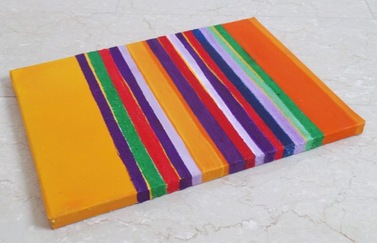 Bunte Streifen auf einer rechteckigen Leinwand in Orange, Lila, Grün und Weiß. Tempera;yamakawa.eu/direct-sales-stripes-gallery