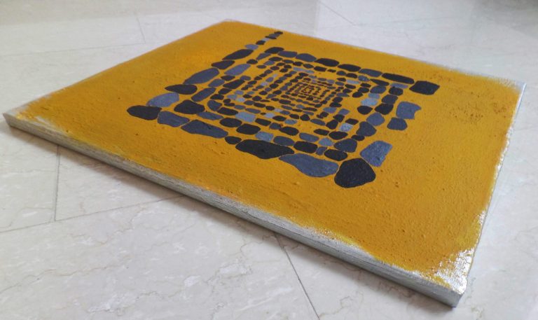 Abstrakte Kunst mit orangefarbener Hintergrund und geometrischen Mustern in Schwarz. yamakawa.eu/acrylic-painting/whirl-7. 