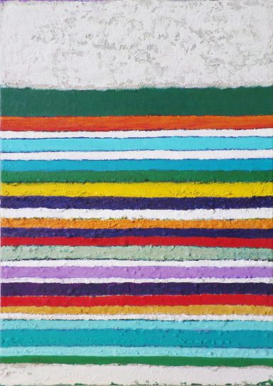 Bunte horizontale Streifen in verschiedenen Farben auf grauem Hintergrund.