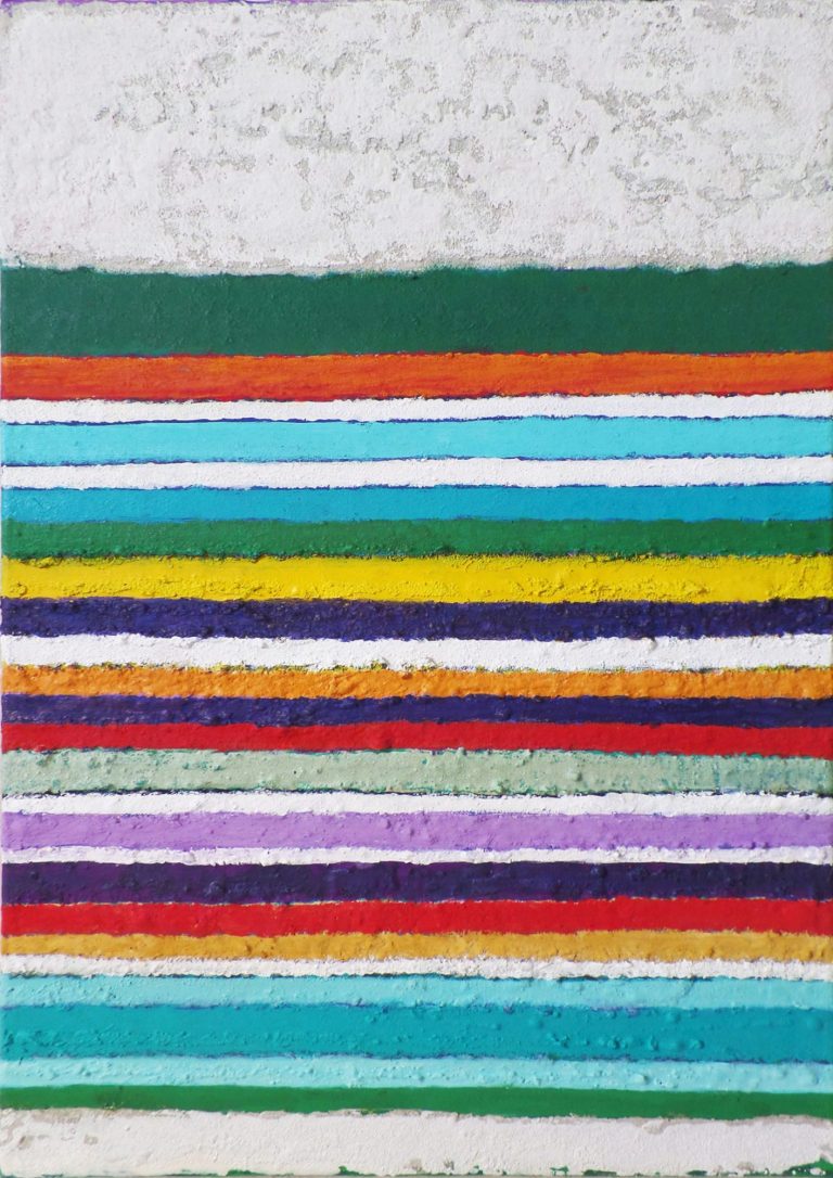 Bunter Streifenhorizont mit verschiedenen Farben auf hellem Hintergrund. Wenn es viele Farben gibt, wird es zu einer Monochrom-Oberfläche.